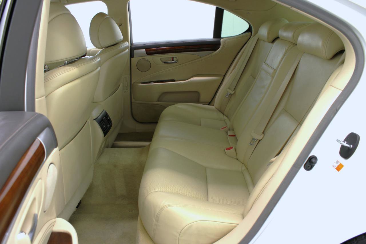 Used 2016 Lexus LS 460 w/ Comfort Package image 40