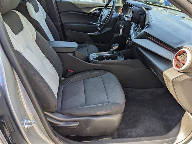 Used 2024 Chevrolet Trax RS FWD image 20