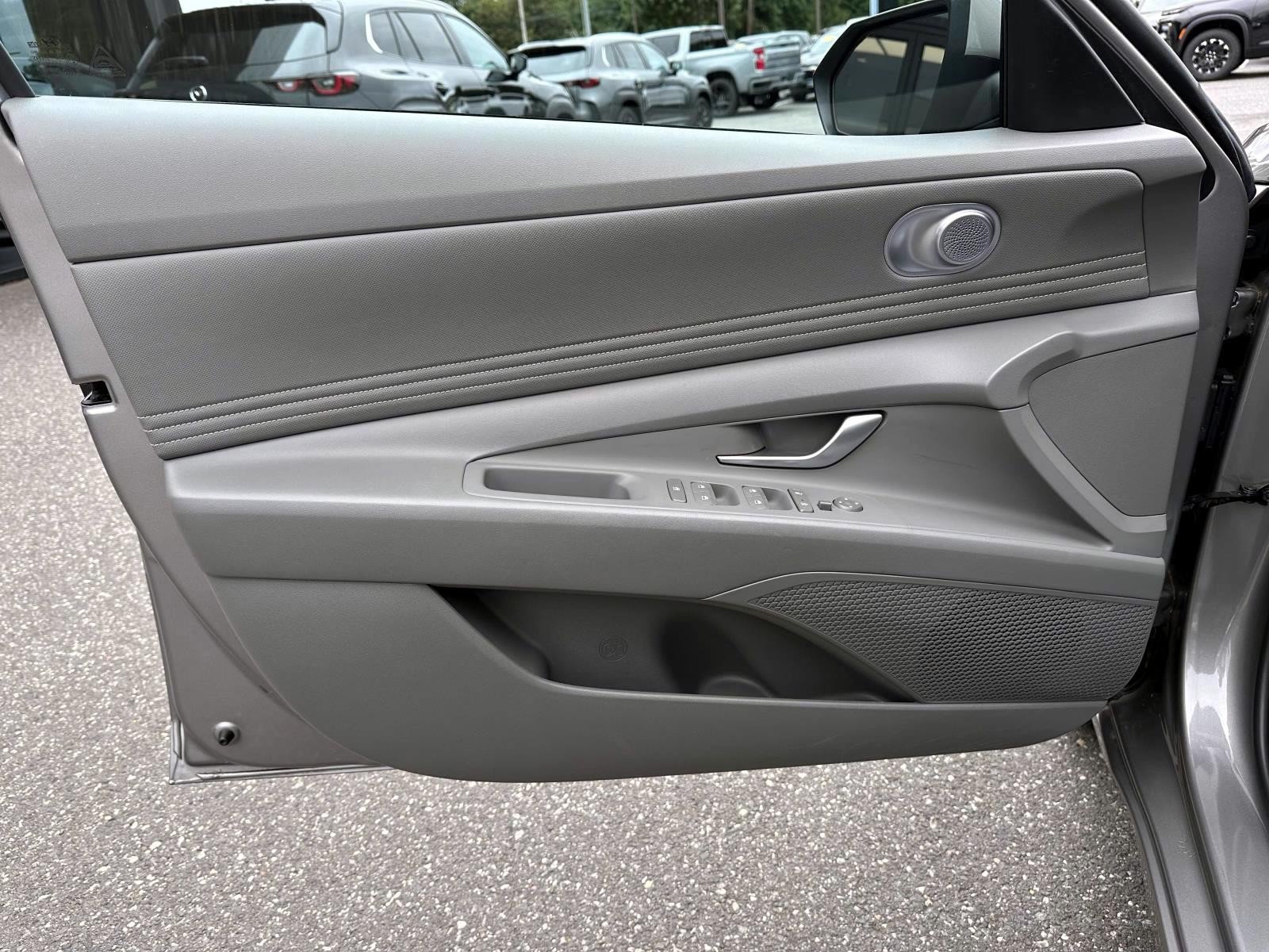 Used 2023 Hyundai Elantra SEL w/ Convenience Package FWD image 8