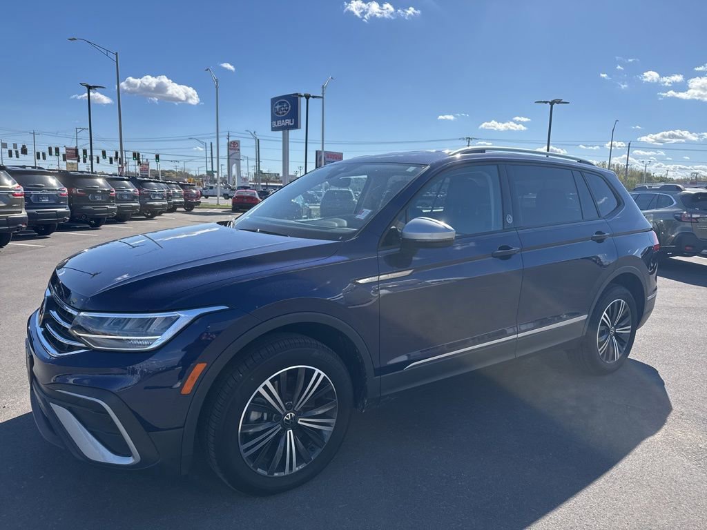 Used 2024 Volkswagen Tiguan SE image 3