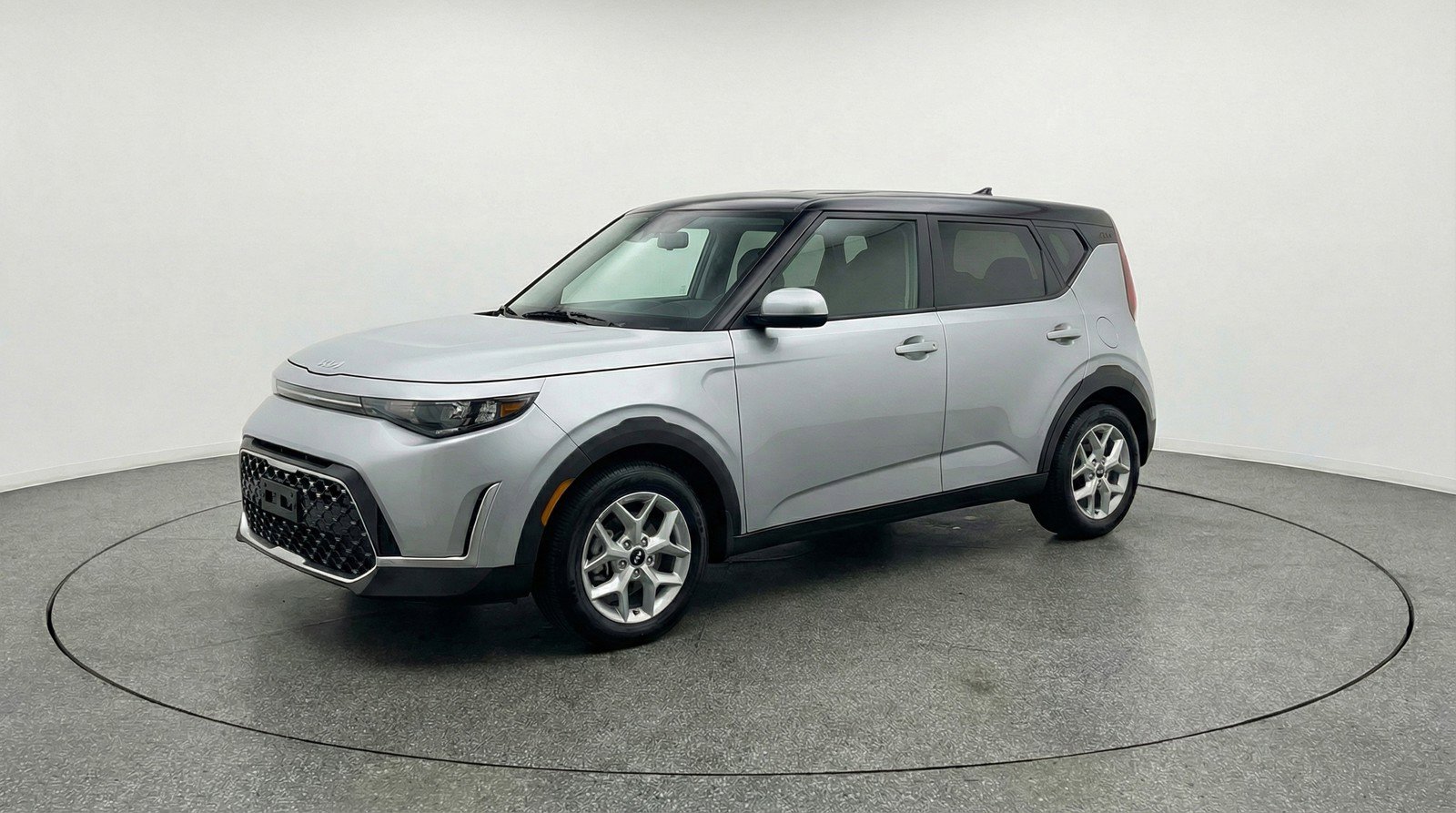 Used 2025 Kia Soul LX w/ LX Technology Package FWD image 3