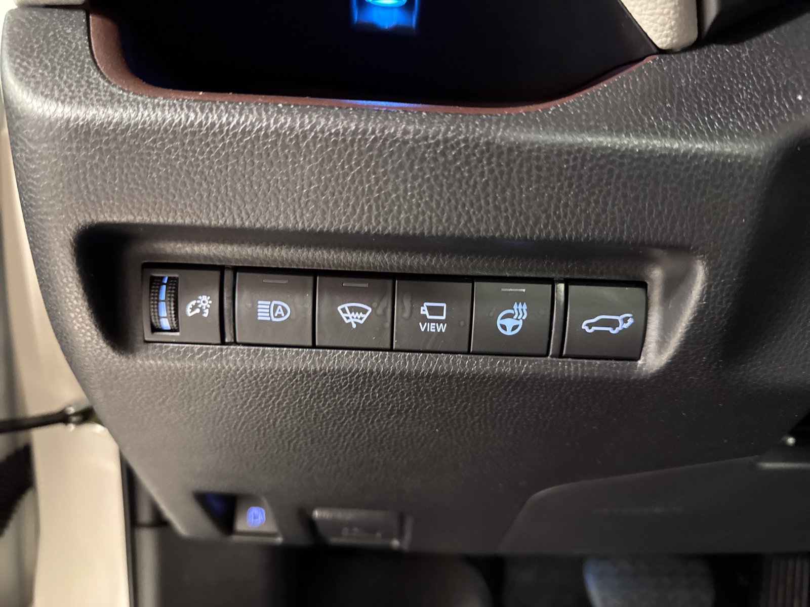 Used 2022 Toyota RAV4 Limited AWD/4WD image 18