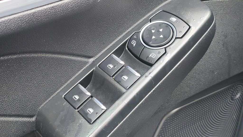 Used 2025 Ford Escape Platinum image 23