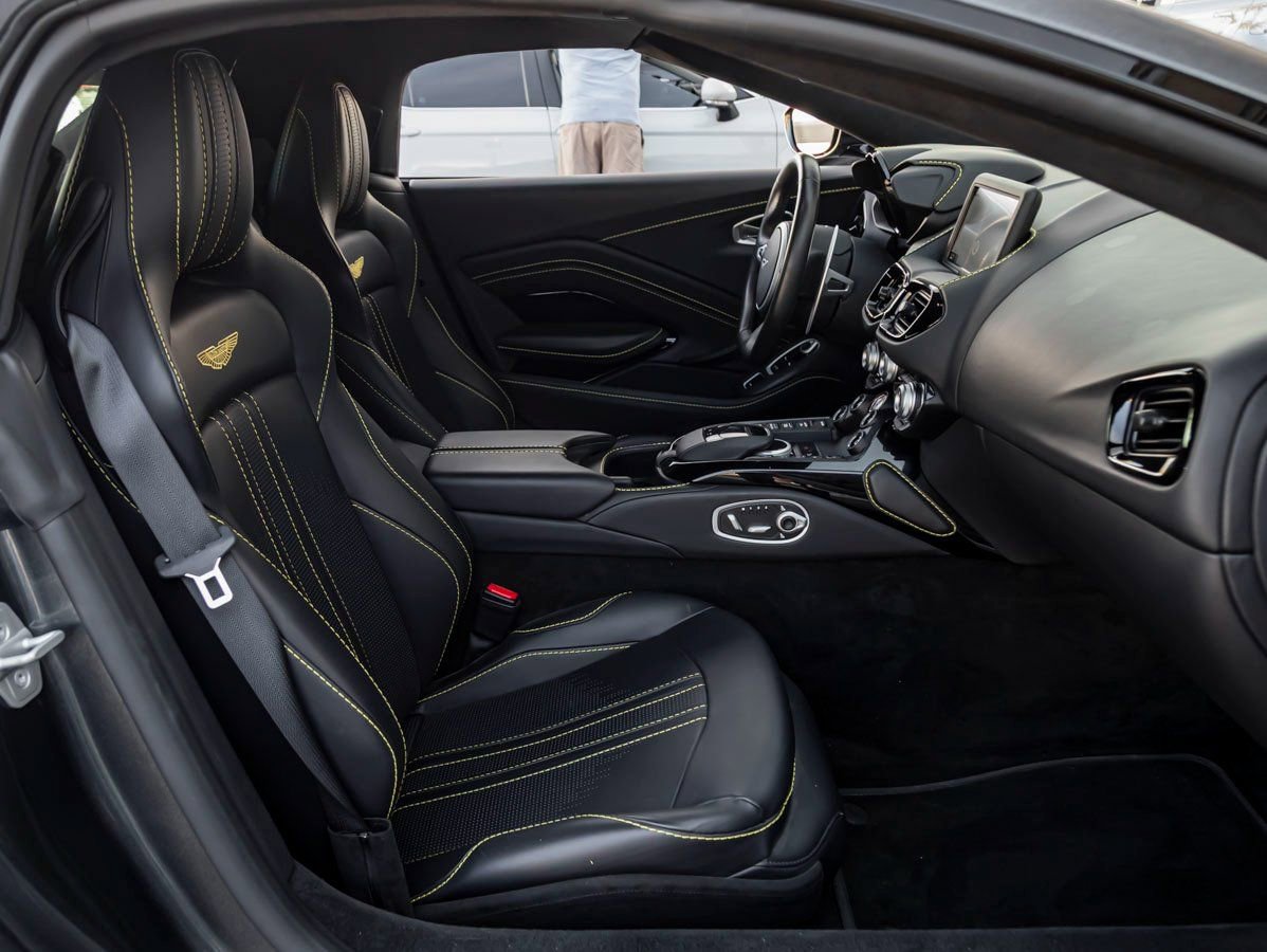 Used 2023 Aston Martin V8 Vantage Roadster image 22