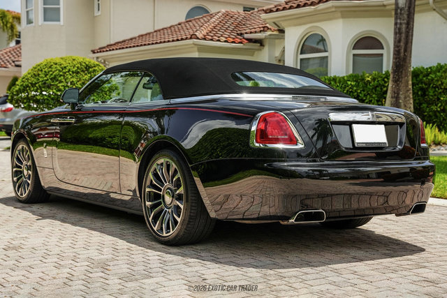 Used 2019 Rolls-Royce Dawn RWD image 17