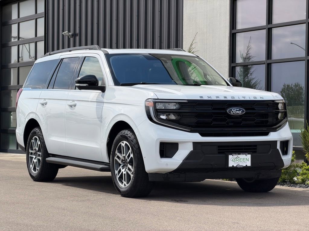 Used 2025 Ford Expedition Active AWD/4WD image 4
