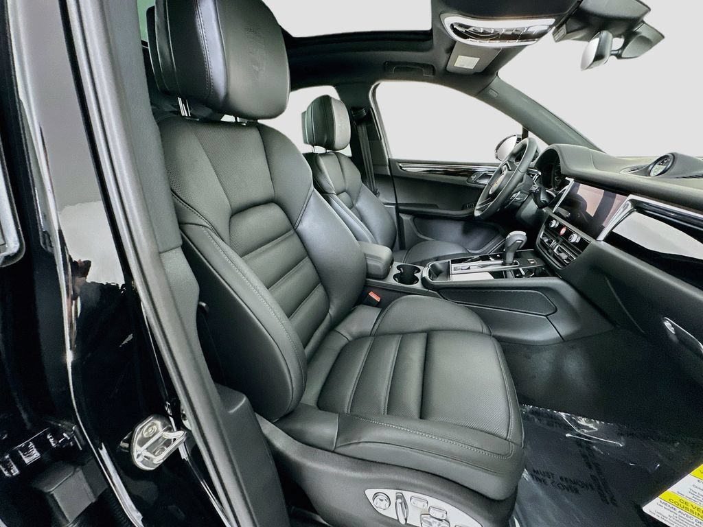 New 2026 Porsche Macan AWD/4WD image 30