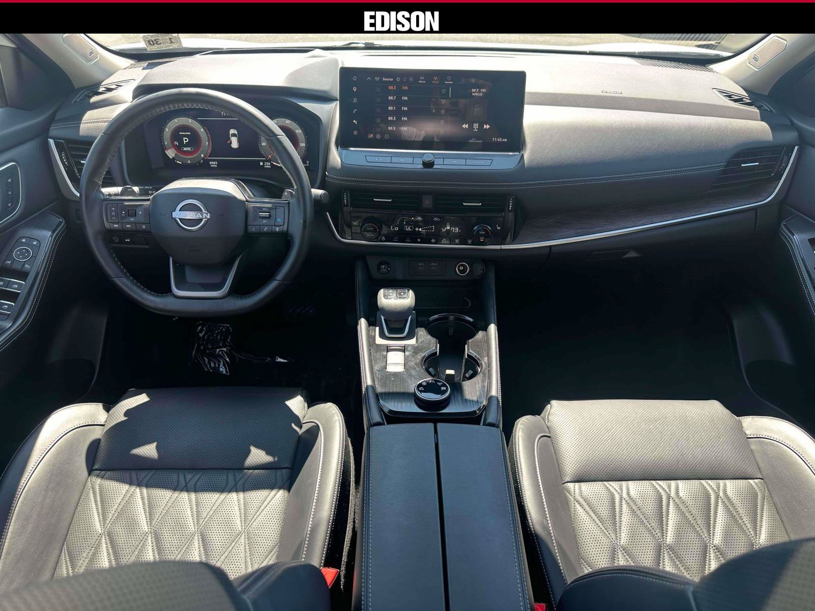 Used 2025 Nissan Rogue Platinum w/ Platinum Premium Package AWD/4WD image 12