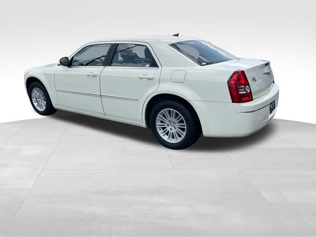 Used 2008 Chrysler 300 Touring w/ Comfort/Convenience Group RWD image 6