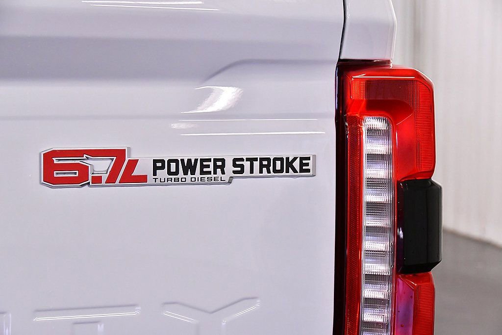 New 2026 Ford F250 Lariat w/ Black Appearance Package image 16