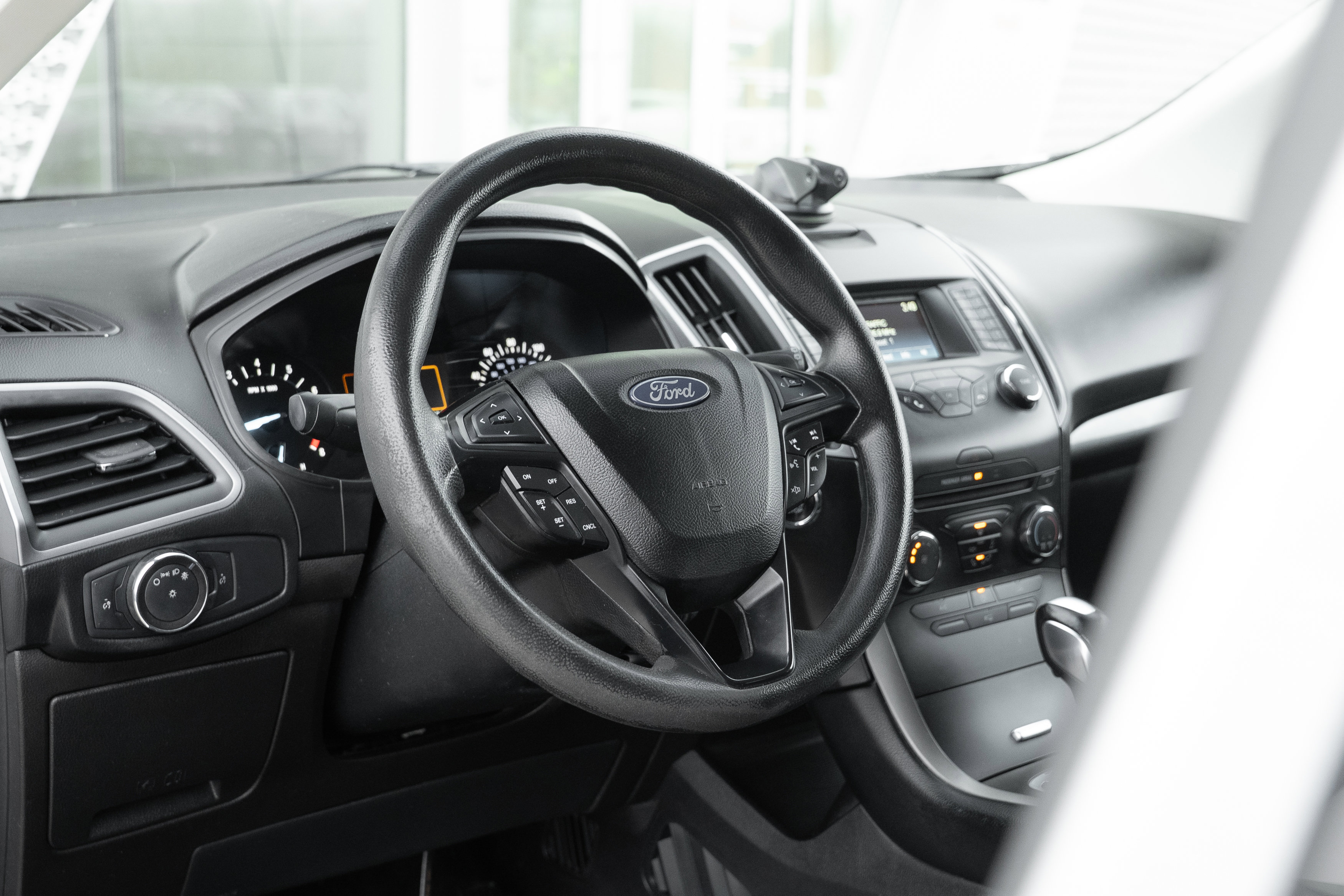 Used 2018 Ford Edge SE image 11