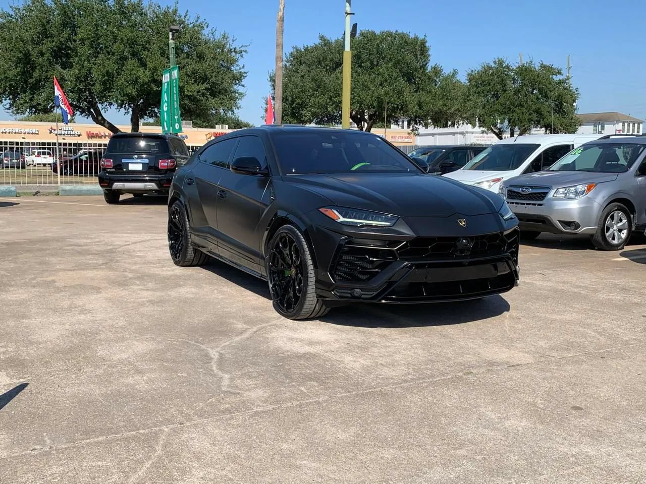 Used 2022 Lamborghini Urus AWD/4WD image 3