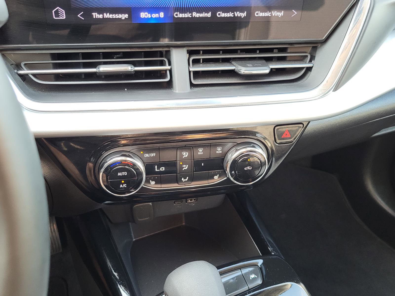 Used 2025 Chevrolet Trax LT w/ LT Convenience Package image 28