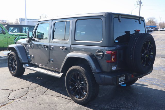 Used 2022 Jeep Wrangler Unlimited Sahara w/ Cold Weather Group image 19