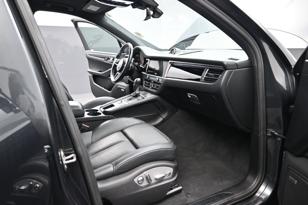 Used 2020 Porsche Macan AWD/4WD image 21
