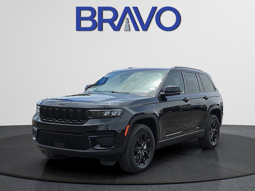 Used 2024 Jeep Grand Cherokee Altitude RWD image 1