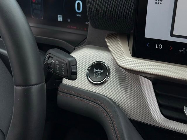 Used 2025 Ford Explorer Active AWD/4WD image 12