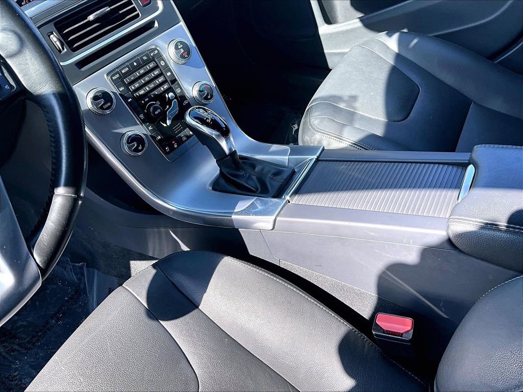 Used 2018 Volvo V60 T5 Cross Country w/ Convenience Package image 13