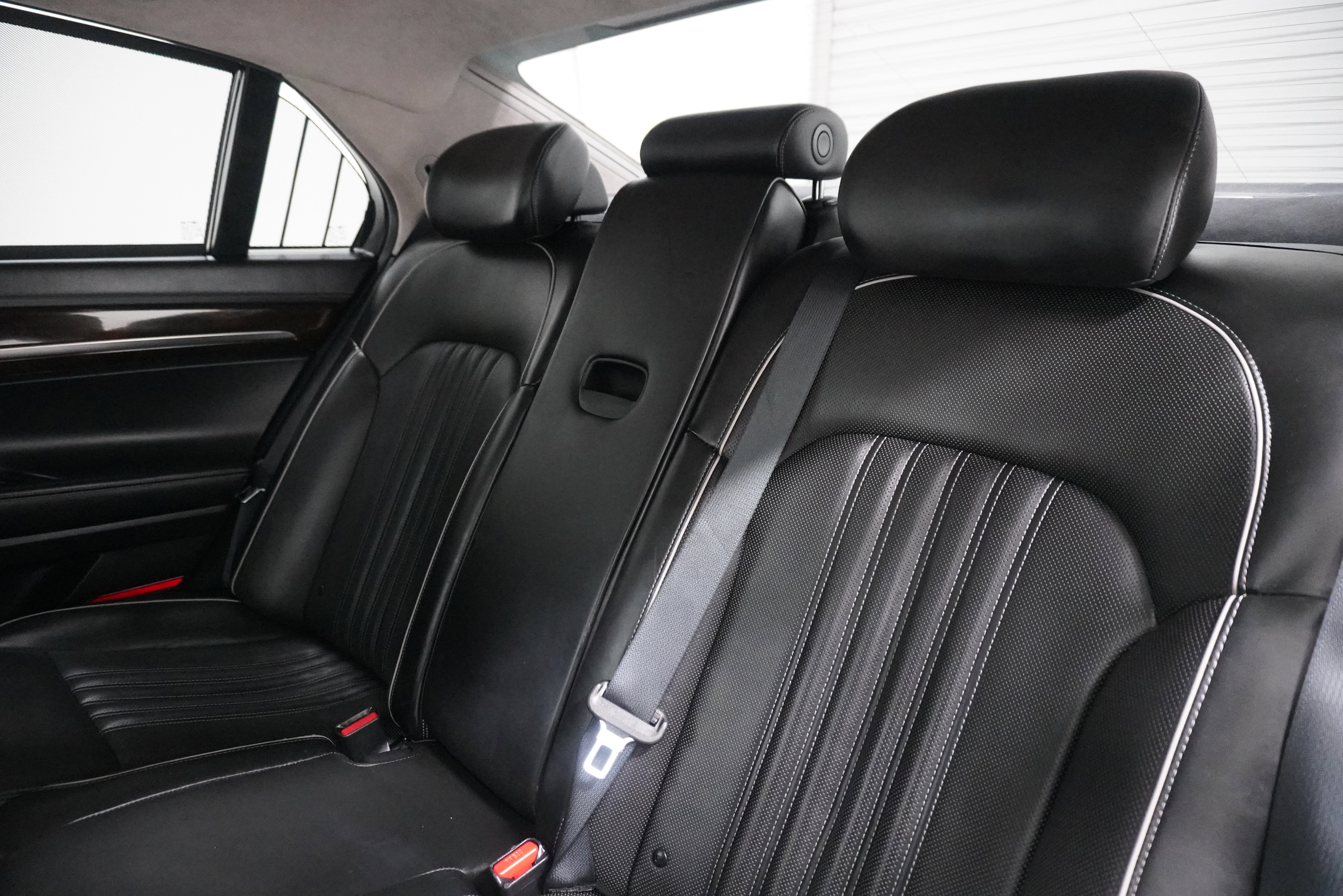 Used 2019 Genesis G90 3.3T Premium image 12