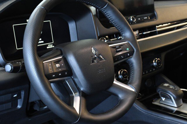 Used 2025 Mitsubishi Outlander GT AWD/4WD image 28