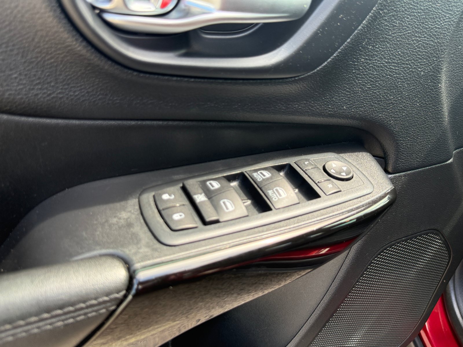 Used 2020 Jeep Cherokee Latitude Plus AWD/4WD image 13