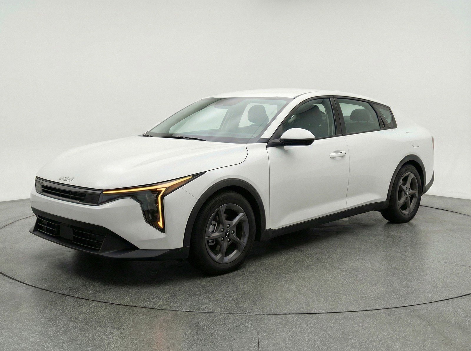 Used 2025 Kia K4 LXS image 3