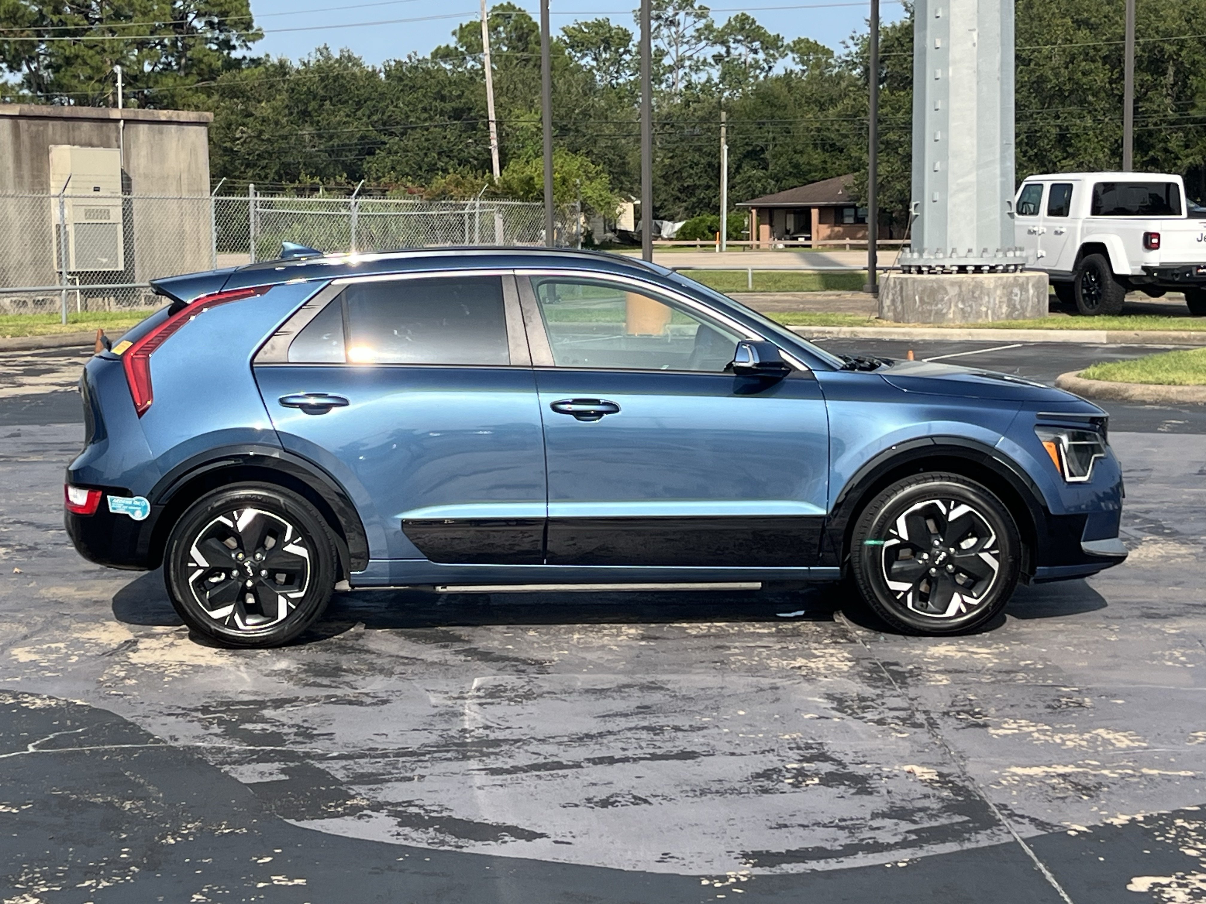 Used 2023 Kia Niro Wind FWD image 11