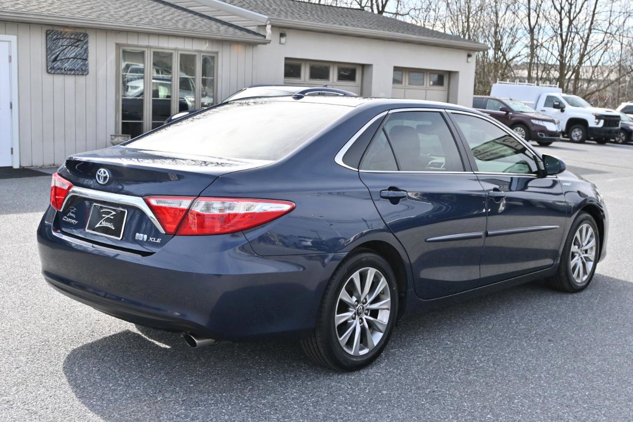 Used 2017 Toyota Camry XLE w/ Moonroof Package image 10