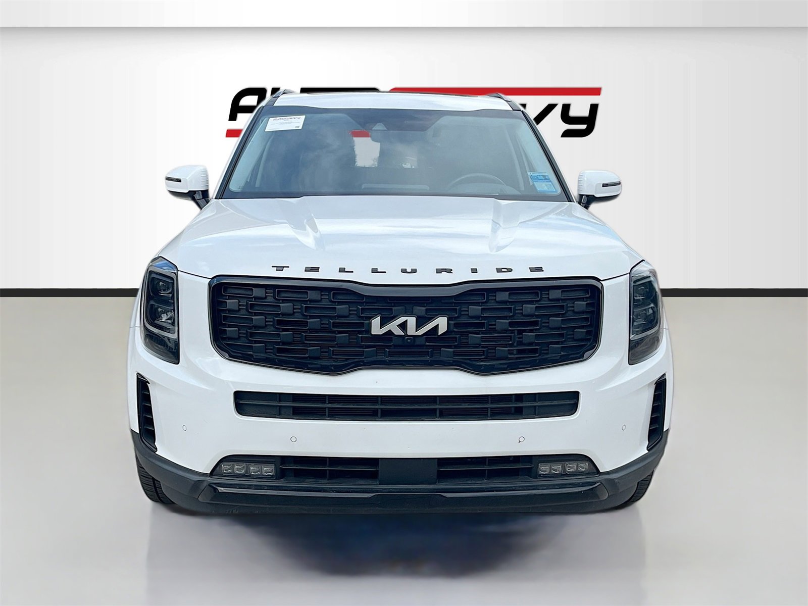 Used 2022 Kia Telluride SX w/ SX Prestige Package image 2