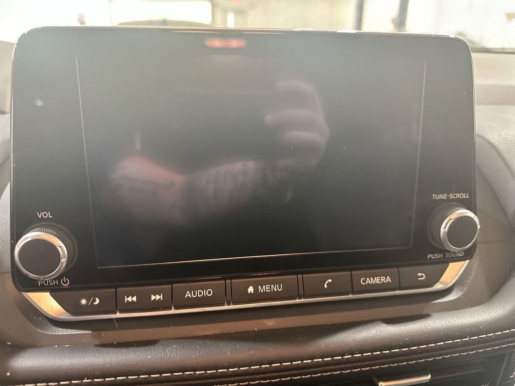 Used 2022 Nissan Rogue SV image 12