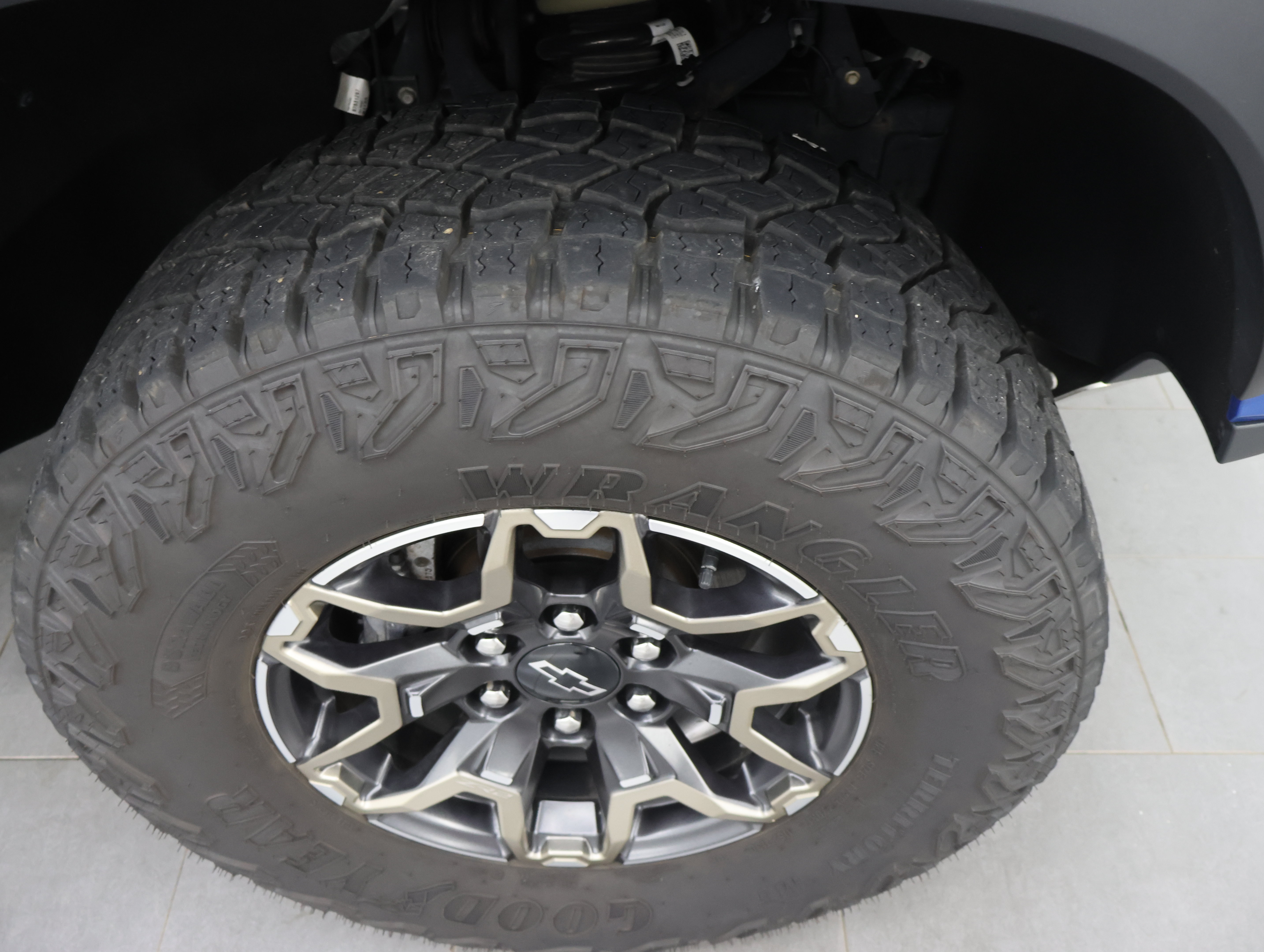 Used 2023 Chevrolet Colorado ZR2 w/ ZR2 Convenience Package III AWD/4WD image 25