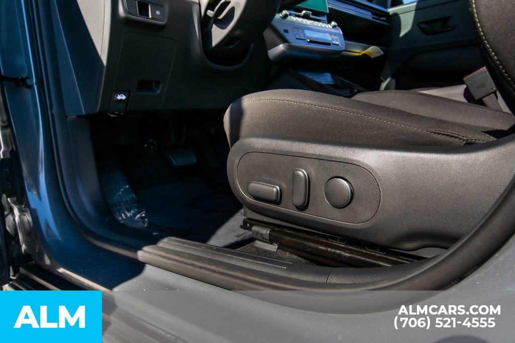 Certified 2025 Hyundai Kona SEL image 30