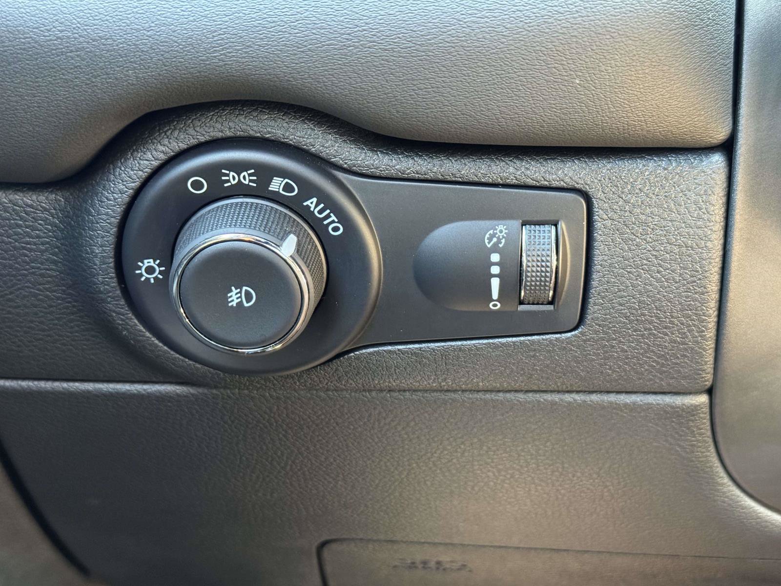 Used 2023 Dodge Durango GT AWD/4WD image 33