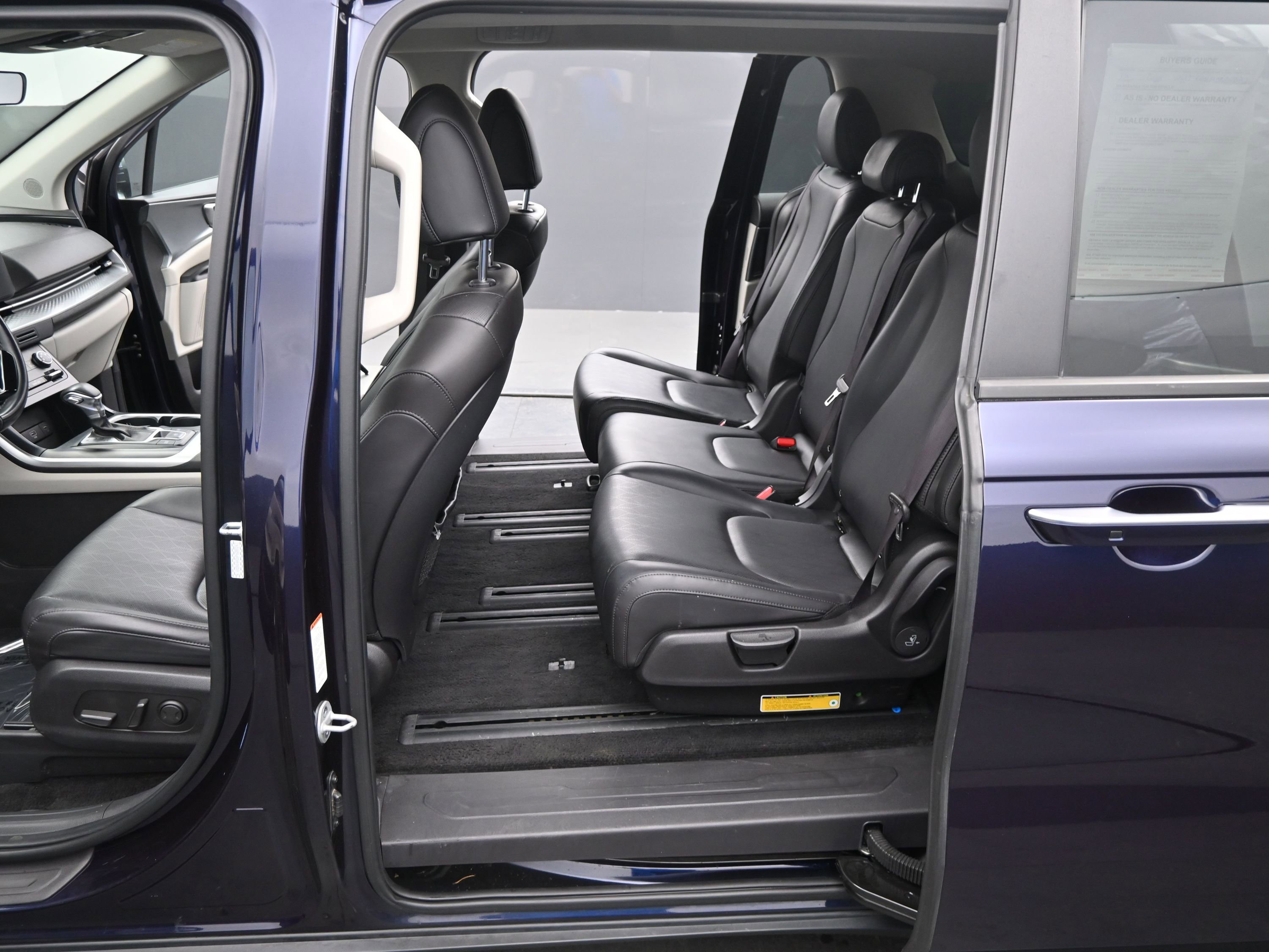 Used 2023 Kia Carnival LX image 15