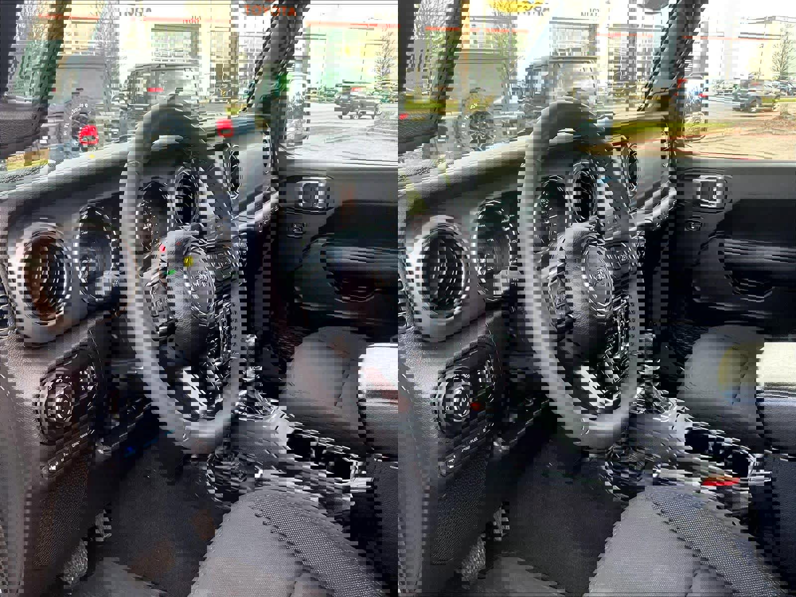 Used 2023 Jeep Wrangler Unlimited w/ Cold Weather Group image 8