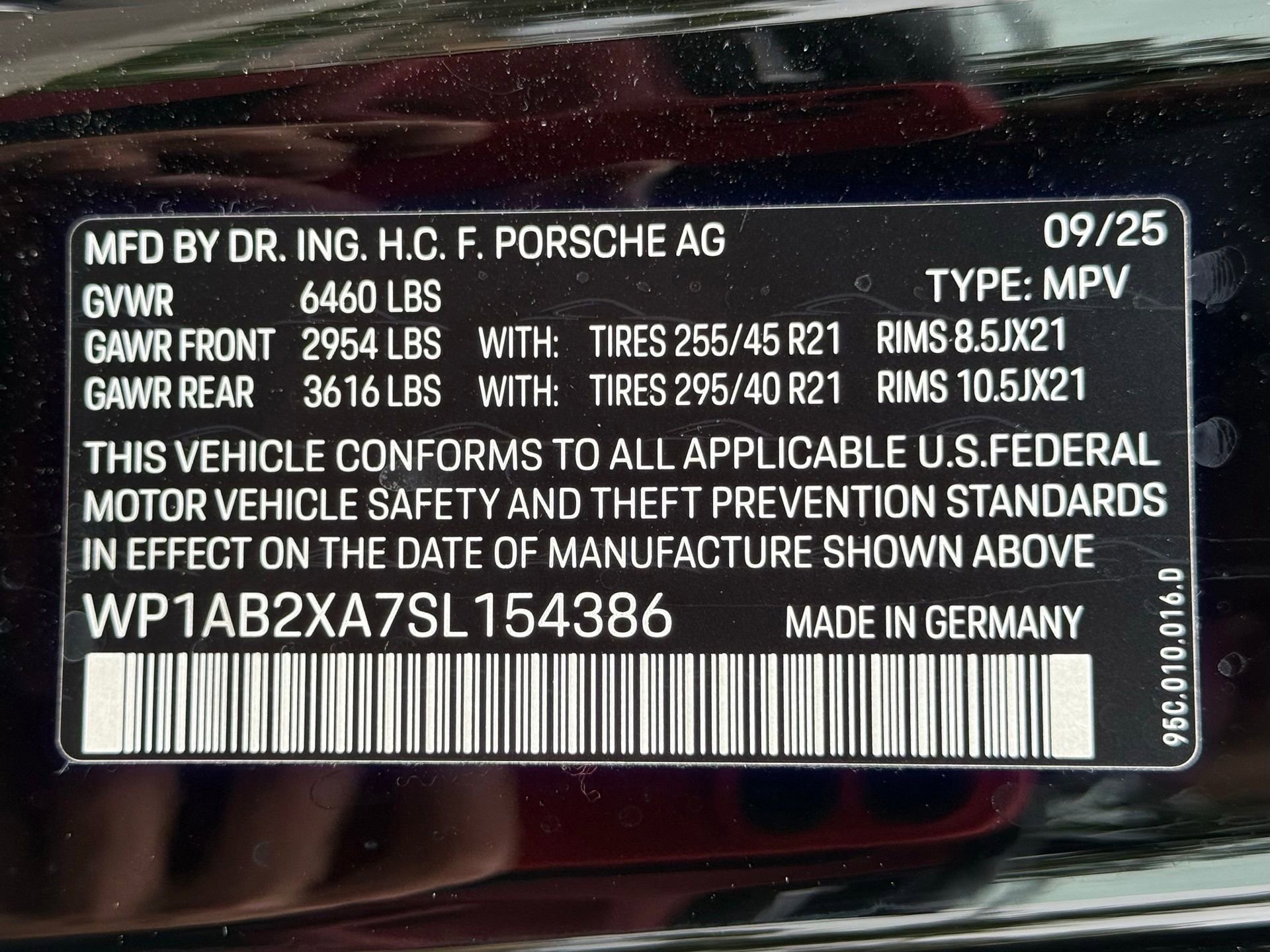 Used 2025 Porsche Macan 4S Electric AWD/4WD image 37