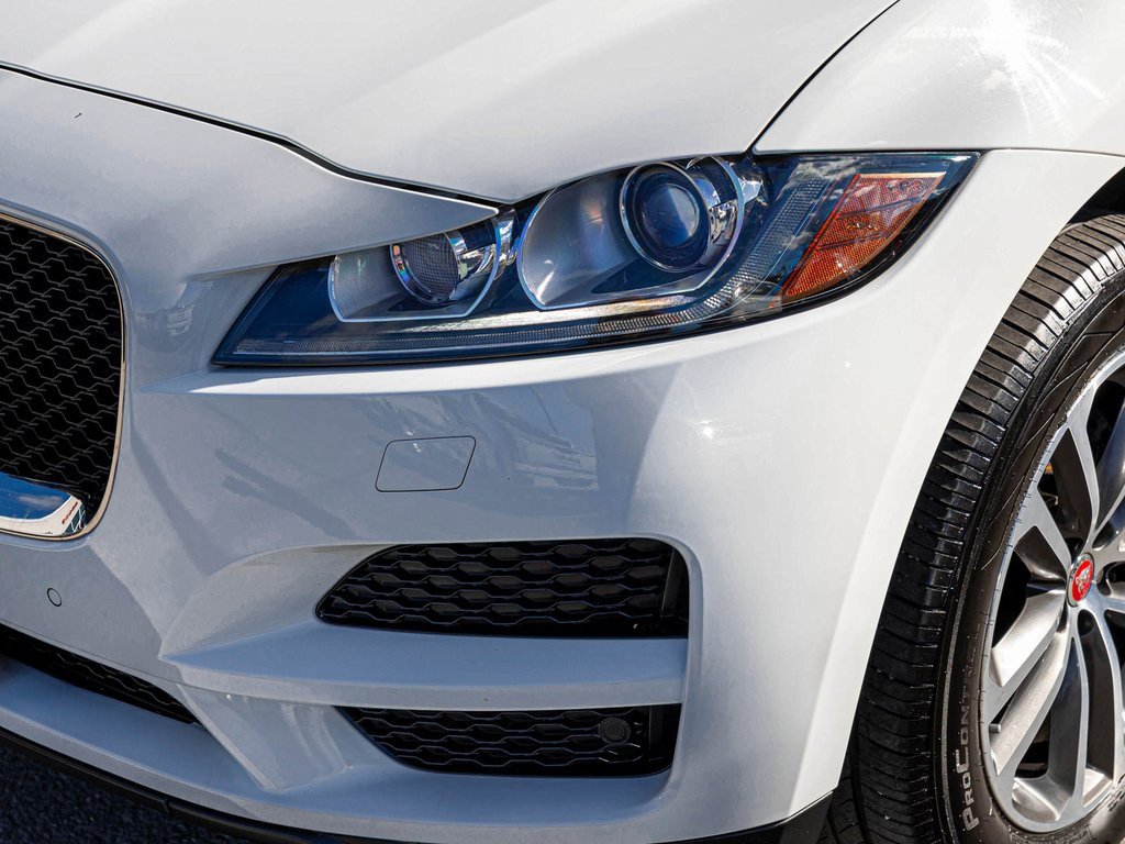 Used 2020 Jaguar F-PACE Premium image 35