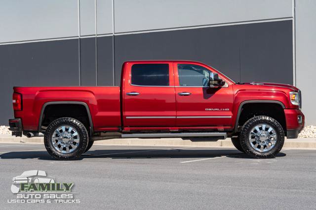 Used 2018 GMC Sierra 2500 Denali w/ Duramax Plus Package AWD/4WD image 10