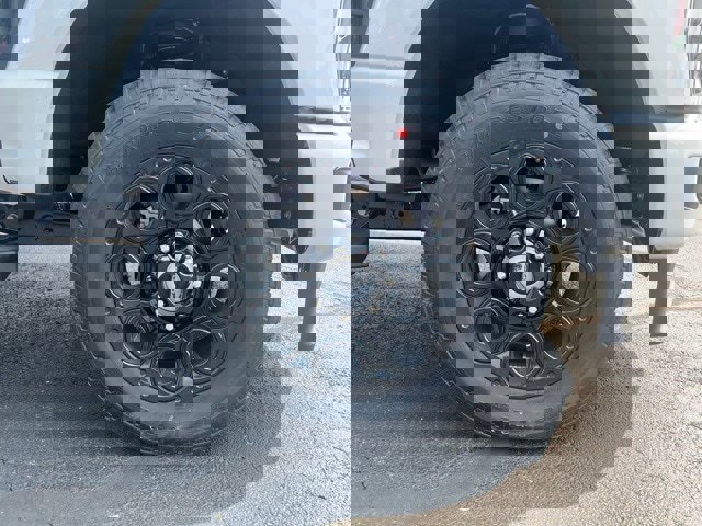 New 2025 Ford F350 Lariat w/ Black Appearance Package image 9