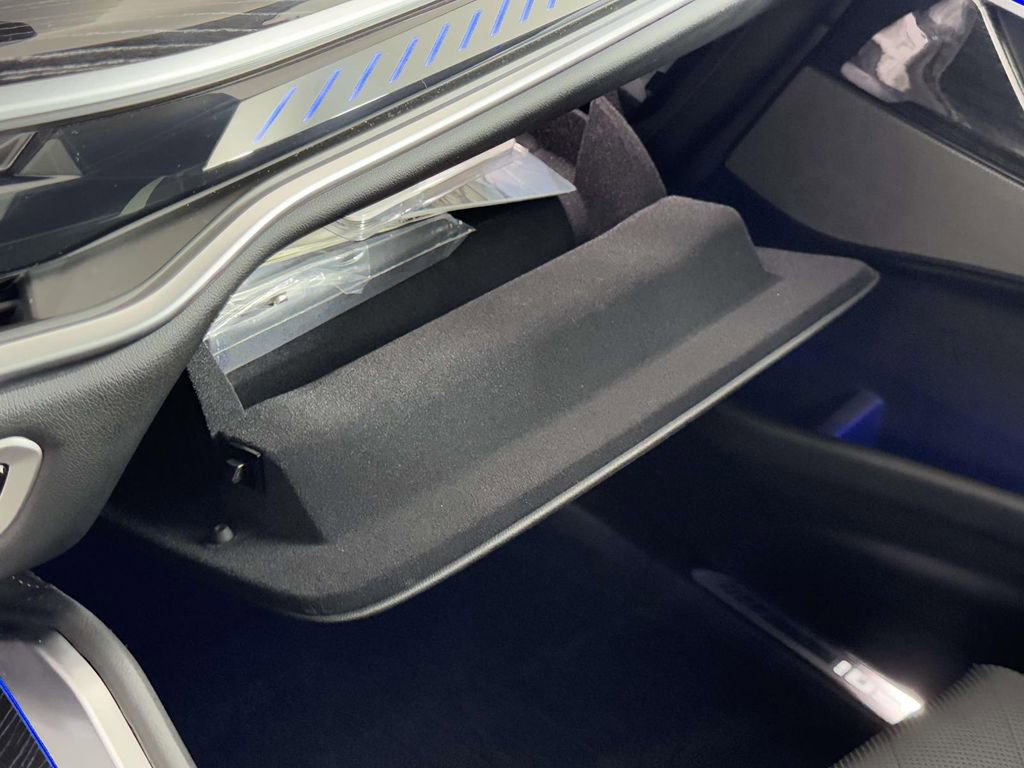 Used 2025 BMW X6 M60i w/ Parking Assistance Package image 31