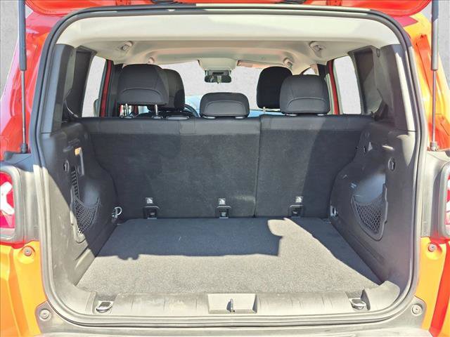 Used 2018 Jeep Renegade Latitude FWD image 6