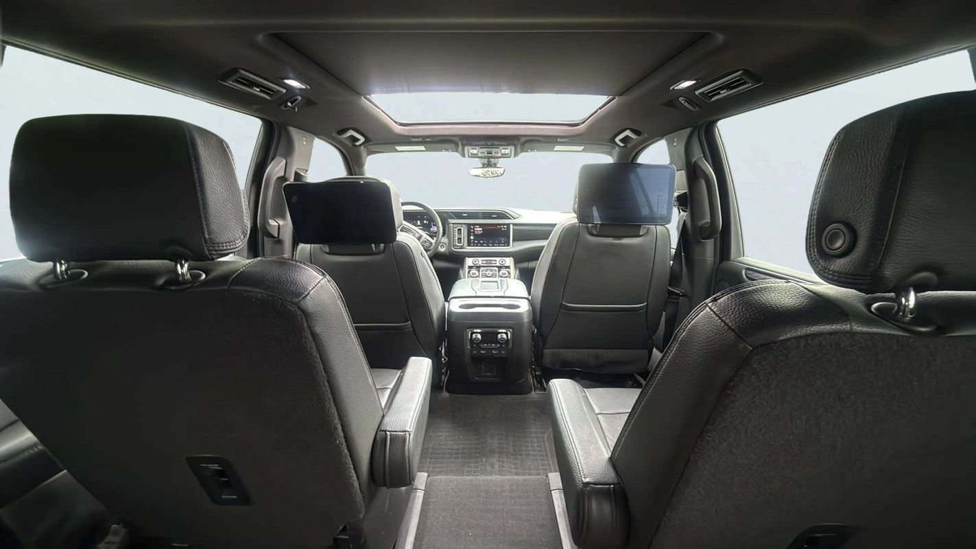 Used 2022 GMC Yukon XL Denali w/ Denali Ultimate Package AWD/4WD image 10