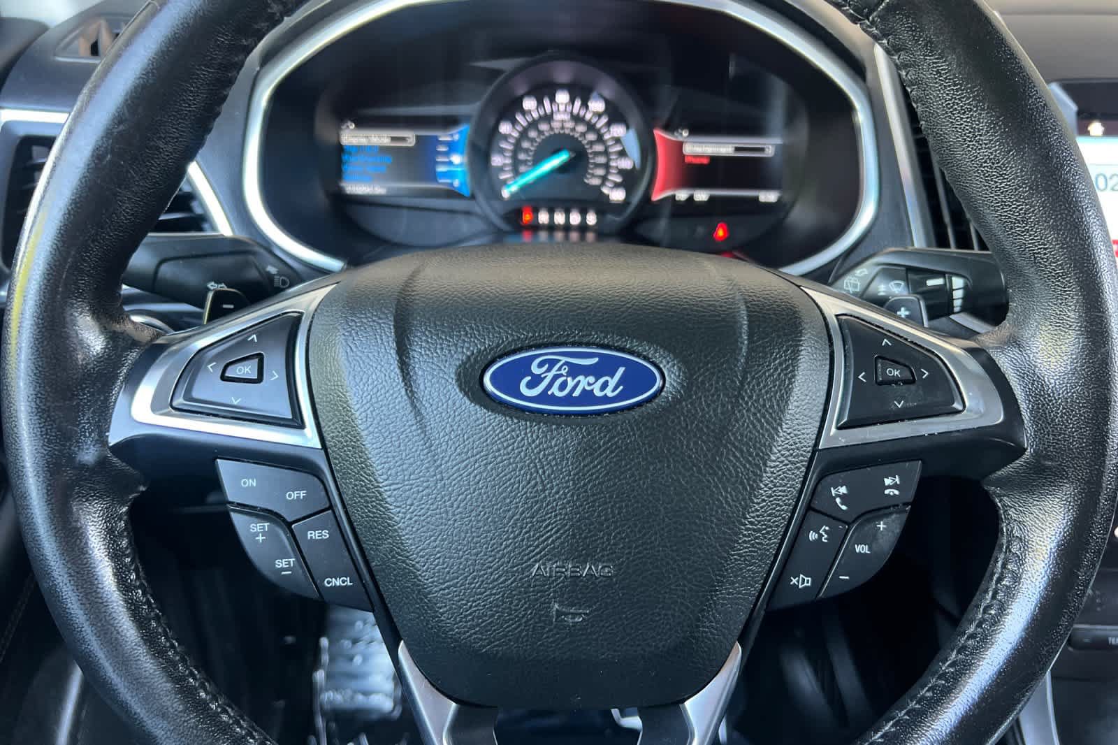 Used 2018 Ford Edge Titanium FWD image 25