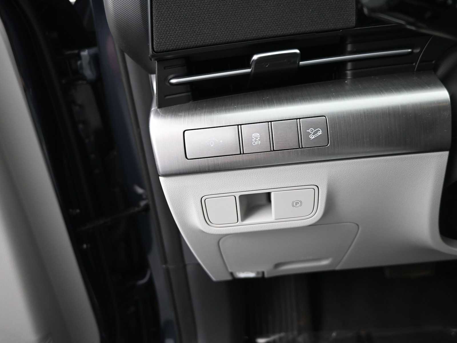 Used 2024 Hyundai Kona SEL AWD/4WD image 9