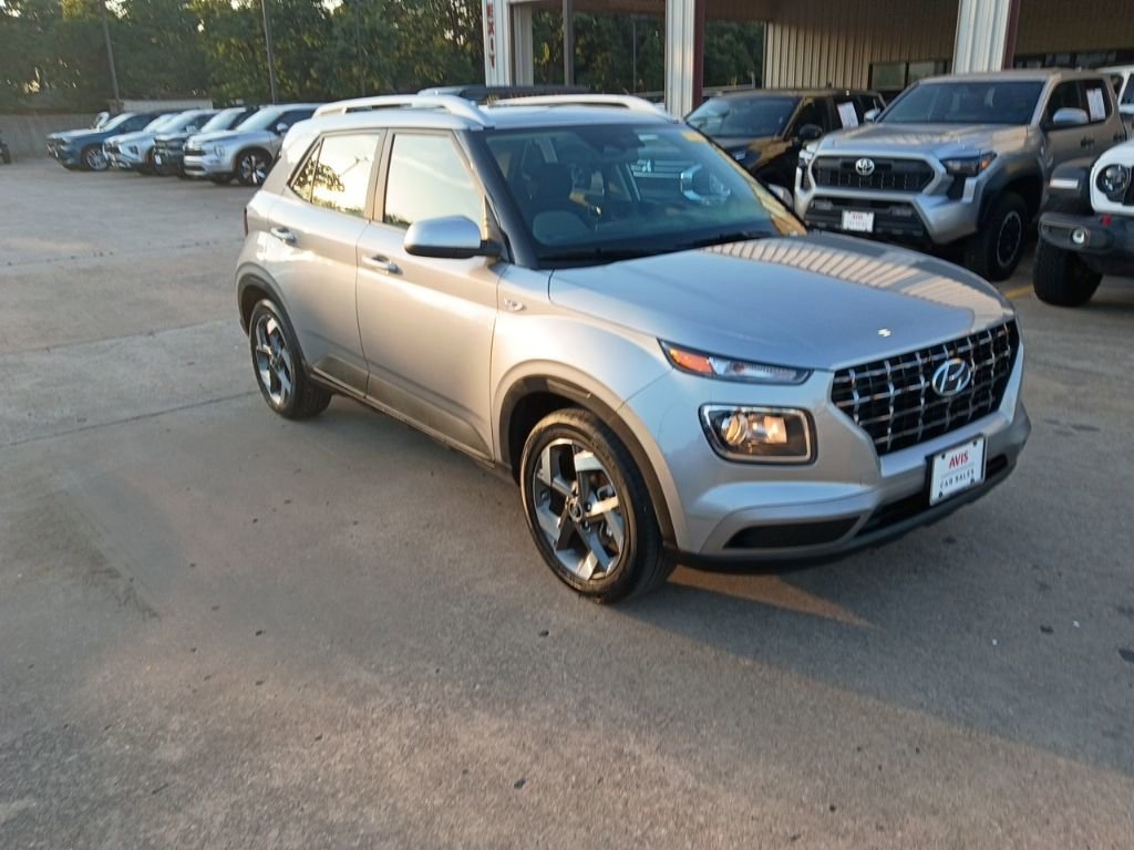 Used 2025 Hyundai Venue SEL FWD image 6