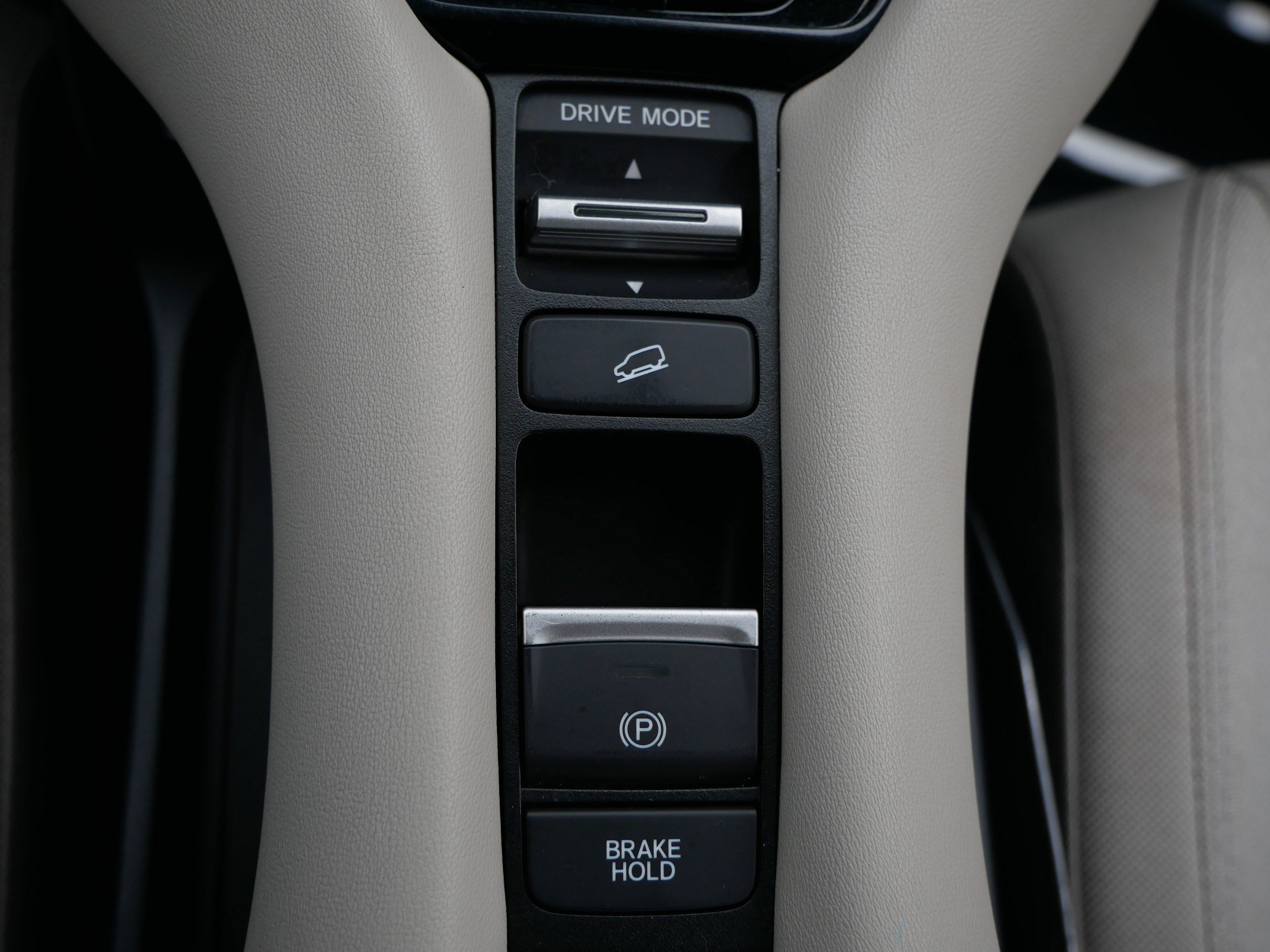 Certified 2023 Honda HR-V LX image 32