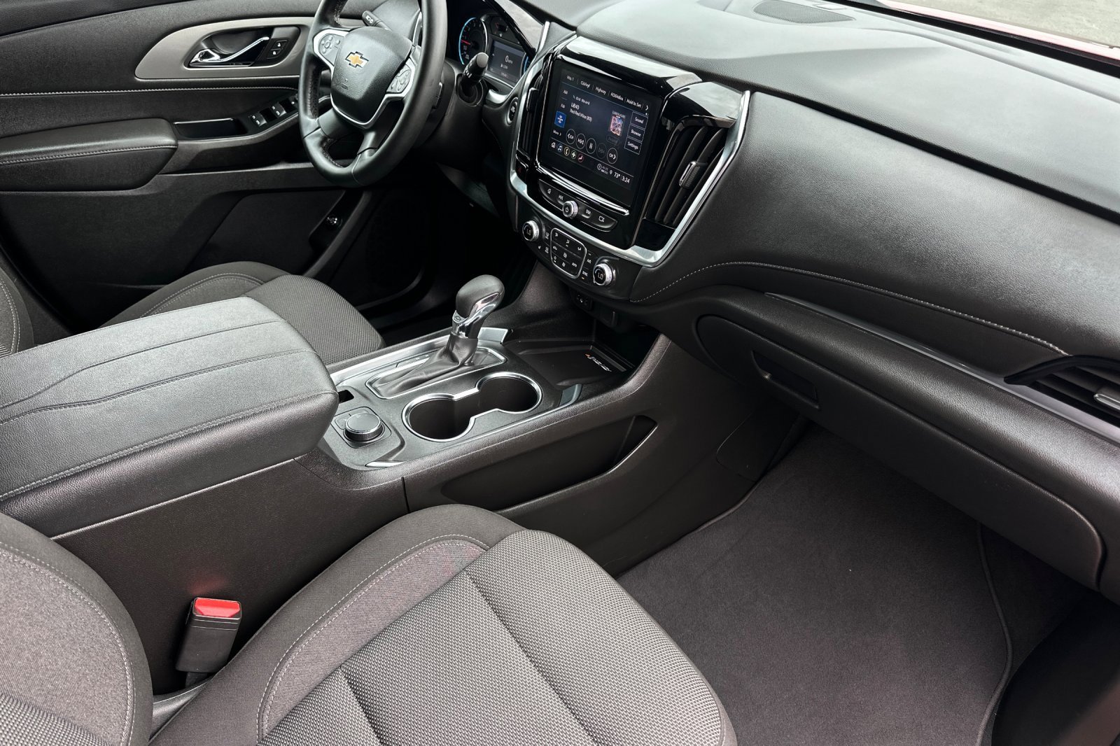 Used 2023 Chevrolet Traverse LT image 16