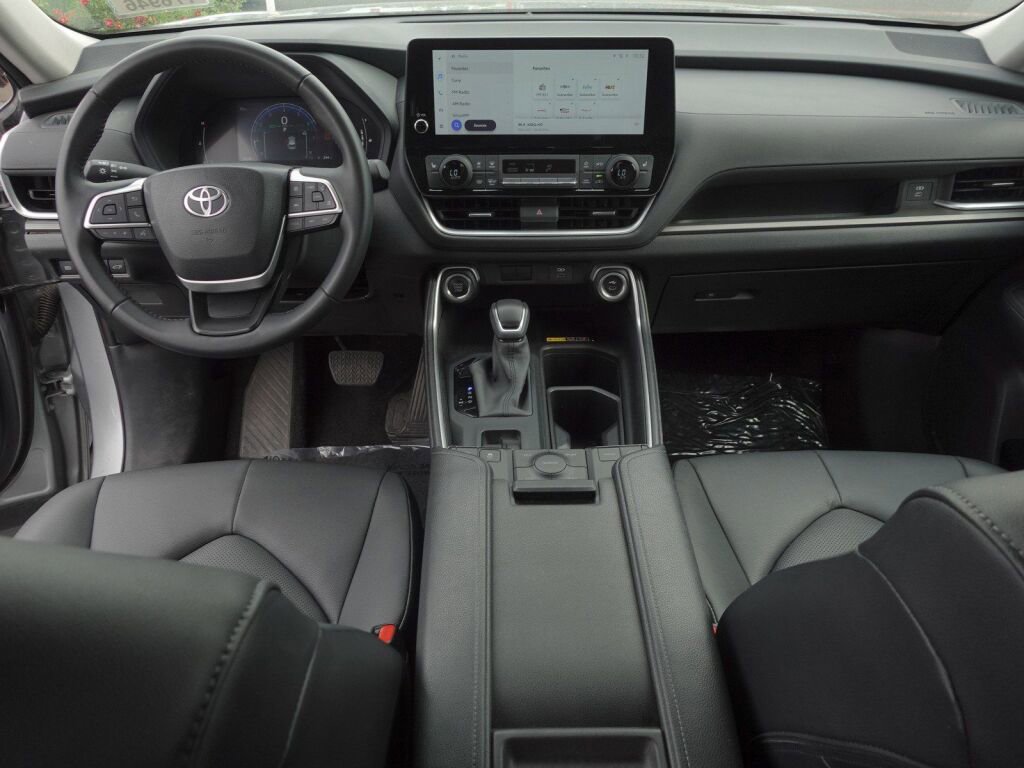 Certified 2025 Toyota Grand Highlander AWD image 12