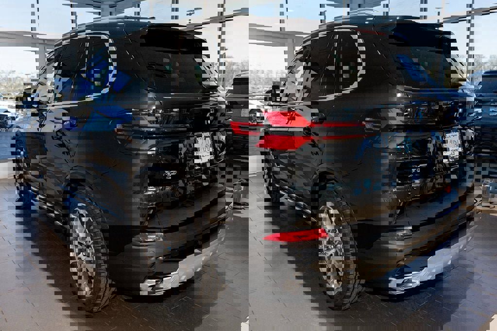 New 2026 BMW X5 xDrive50e image 4