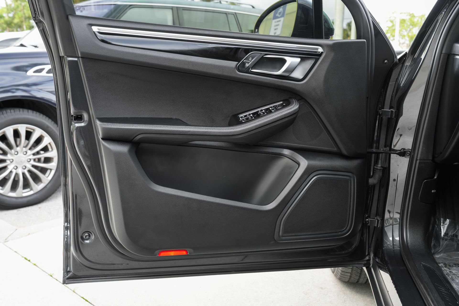 Used 2022 Porsche Macan image 31